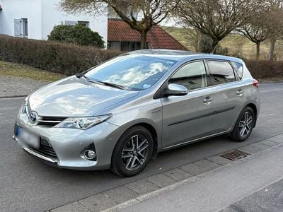 Gebraucht Toyota Auris Hybrid 101 PS (74 kW) 2015 Grau Limousine