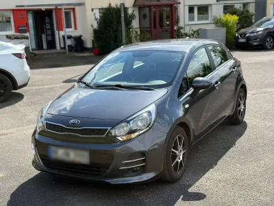 Begagnad Kia Rio 84 HK (61 kW) 2016 Grå Halvkombi