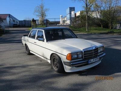 Second-hand Mercedes 200 60 CP (44 kW) 1983 Alb Berlinǎ