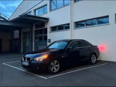 Gebraucht BMW 523 177 PS (130 kW) 2005 Blau Limousine