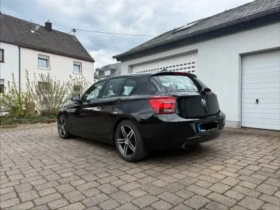 Gebraucht BMW 118 Sport Line 170 PS (125 kW) 2013 Schwarz Kleinwagen