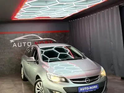 Gebraucht Opel Astra Edition 110 PS (80 kW) 2013 Grau Kombi