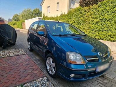 Nissan Almera Tino