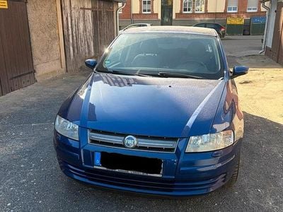 Second-hand Fiat Stilo 105 CP (77 kW) 2006 Albastru Hatchback