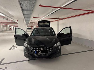 Gebraucht Peugeot 208 Allure 101 PS (74 kW) 2022 Schwarz Kleinwagen