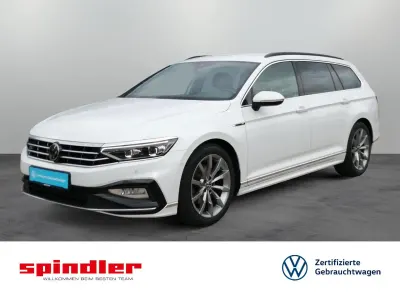 Gebraucht VW Passat R-line 150 PS (110 kW) 2023 Gletscherweiß metallic Kombi