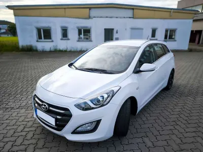 Gebraucht Hyundai i30 Trend 135 PS (99 kW) 2015 Weiß Kombi