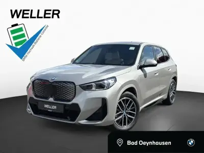 Gebraucht BMW iX1 M Sport 225 kW (306 PS) 2023 Spacesilber (silber) SUV