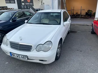 Gebraucht Mercedes C180 Classic 129 PS (94 kW) 2001 Weiß Limousine