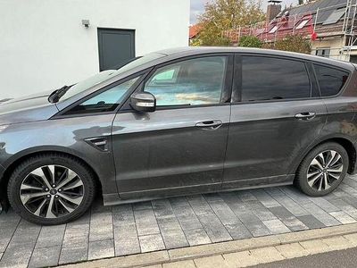 Grau Gebraucht 2019 Ford S-MAX ST-Line Van / Kleinbus | 20.700 € (Fairer Preis)