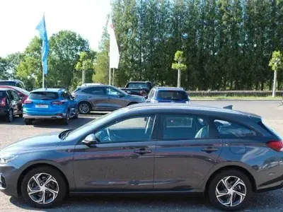 Używany Hyundai i30 Select 120 KM (88 kW) 2022 Szary Kombi