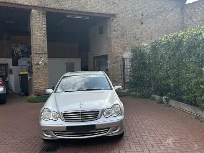 Gebraucht Mercedes C200 122 PS (89 kW) 2006 Grau Limousine
