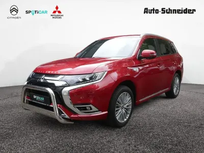 Gebraucht Mitsubishi Outlander P-HEV Intro Edition 224 PS (164 kW) 2019 Rot (metallic) SUV