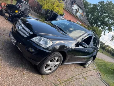 Używany Mercedes ML300 215 KM (158 kW) 2008 Czarny SUV