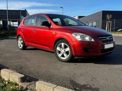 Rot Gebraucht 2010 Kia Ceed Kleinwagen | 3.000 € (Fairer Preis)