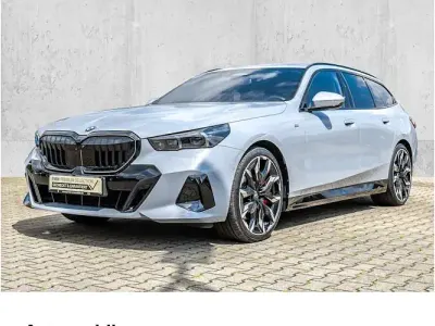 Gebraucht BMW 540 Comfort Edition 303 PS (222 kW) 2024 Grau Kombi