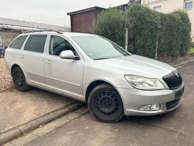 Gebraucht Skoda Octavia 104 PS (76 kW) 2011 Silber Kombi