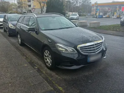 Gebraucht Mercedes E220 Edition 170 PS (125 kW) 2014 Schwarz Limousine
