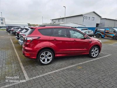 Gebraucht Ford Kuga 182 PS (133 kW) 2016 Rot SUV