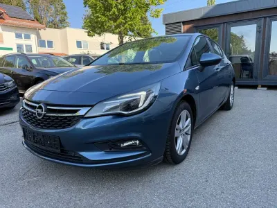 Gebraucht Opel Astra Edition 136 PS (100 kW) 2015 Blau Limousine
