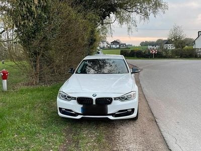 Gebraucht BMW 320 Sport Line 184 PS (135 kW) 2012 Weiß Limousine