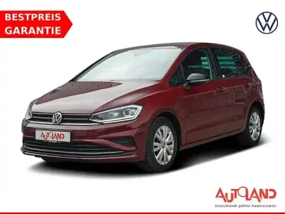 Gebraucht VW Golf Sportsvan IQ Drive 116 PS (85 kW) 2019 Cranberry red metallic Van / Kleinbus