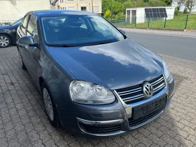 Używany VW Jetta Comfortline 102 KM (75 kW) 2007 Szary Sedan/Limuzyna