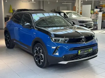 Gebraucht Opel Mokka-e Ultimate 100 kW (136 PS) 2023 Perl blau/voltaik blau (metallic) SUV