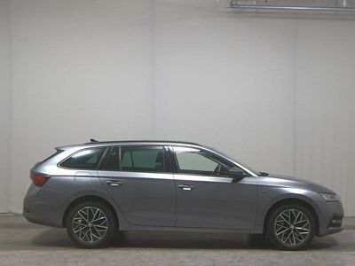 Gebraucht Skoda Octavia Clever 150 PS (110 kW) 2022 Grau Kombi