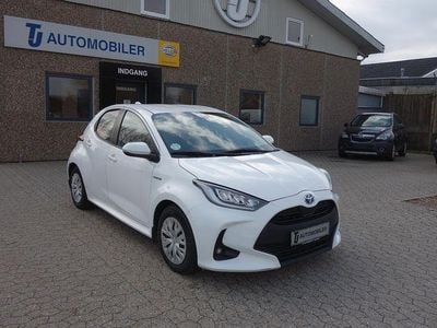 Gebraucht Toyota Yaris Hybrid Basis 92 PS (67 kW) 2021 Weiß Limousine