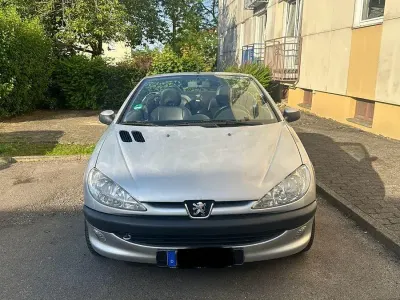 Gebraucht Peugeot 206 CC 109 PS (80 kW) 2002 Silber Cabrio