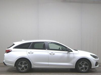 Gebraucht Hyundai i30 Intro Edition 116 PS (85 kW) 2020 Weiss Kombi