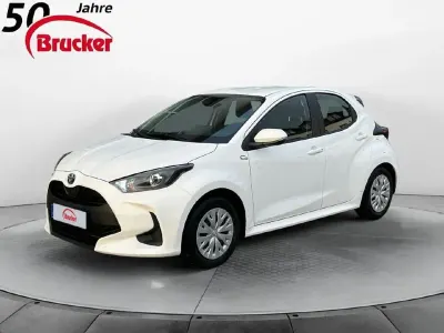 Gebraucht Toyota Yaris Hybrid Business Edition 116 PS (85 kW) 2023 Weiß Limousine
