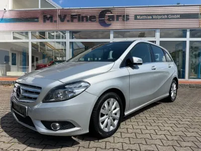 Gebraucht Mercedes B180 122 PS (89 kW) 2013 Silber Kleinwagen