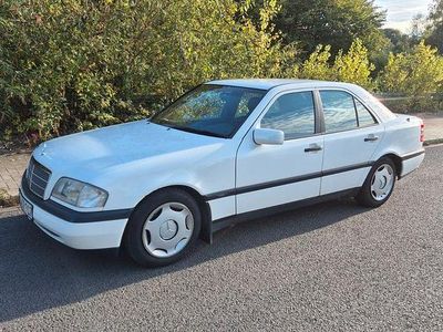 Gebraucht Mercedes C180 122 PS (89 kW) 1996 Weiß Limousine