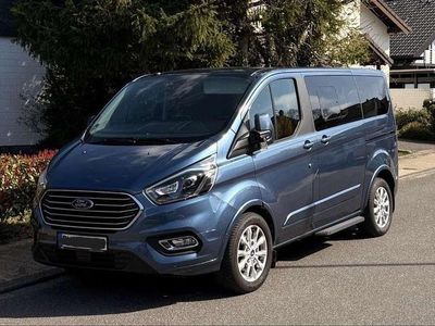 Gebraucht Ford Tourneo Titanium 170 PS (125 kW) 2018 Blau Van / Kleinbus
