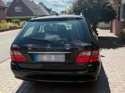 Gebraucht Mercedes E220 170 PS (125 kW) 2007 Schwarz Kombi
