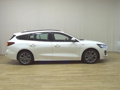 Weiss Gebraucht 2023 Ford Focus ST-Line Kombi | 14.680 € (Guter Preis)
