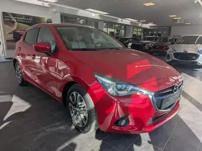 Gebraucht Mazda 2 Edition 90 PS (66 kW) 2015 Rot Kleinwagen