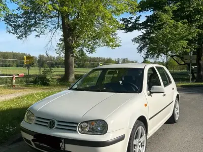 Usata VW Golf IV 101 CV (74 kW) 1998 Bianco Utilitaria