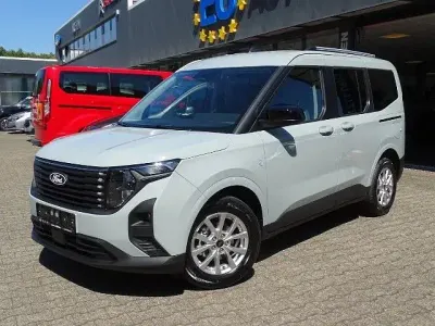 Neu Ford Tourneo Courier Titanium 125 PS (91 kW) 2026 Grau Van / Kleinbus
