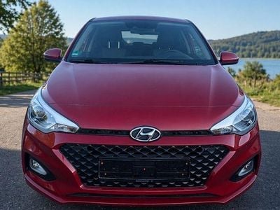 Gebraucht Hyundai i20 Style 120 PS (88 kW) 2018 Rot Limousine