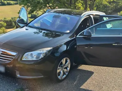 Gebraucht Opel Insignia 220 PS (161 kW) 2010 Schwarz Kombi