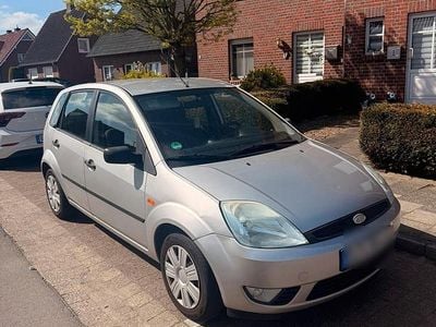 Usata Ford Fiesta 75 CV (55 kW) 2003 Grigio Utilitaria
