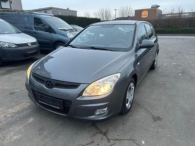 Grau Gebraucht 2008 Hyundai i30 Comfort Limousine | 1.490 € (Fairer Preis)