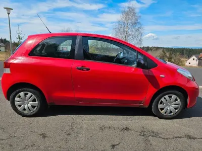 Gebraucht Toyota Yaris 69 PS (50 kW) 2009 Rot Kleinwagen