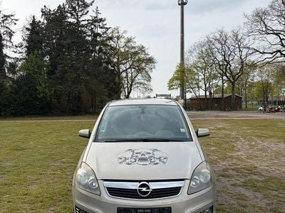 Second-hand Opel Zafira Edition 120 CP (88 kW) 2005 Auriu Monovolum
