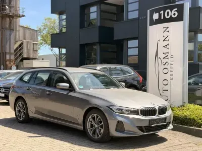 Gebraucht BMW 320 Shadowline 190 PS (139 kW) 2024 Skyscraper grau metallic Kombi