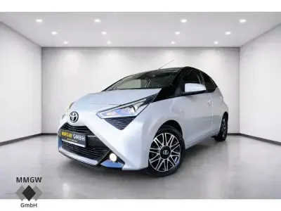 Gebraucht Toyota Aygo X-clusiv 72 PS (52 kW) 2018 Silber Kleinwagen