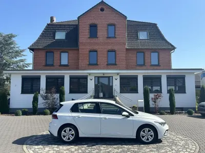 Gebraucht VW Golf VIII Sport 131 PS (96 kW) 2020 Weiß Limousine